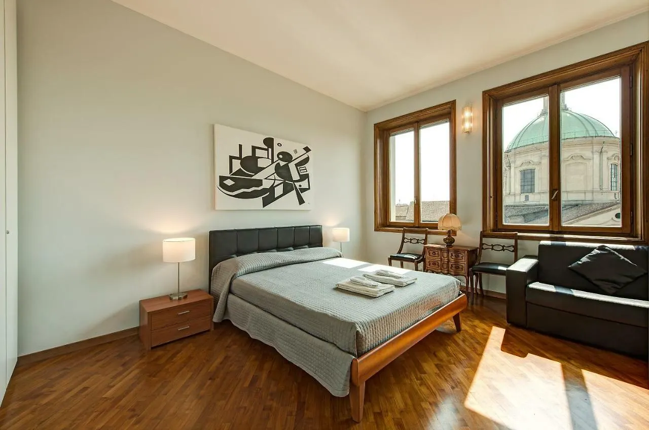 Bnbutler - Duomo Apartment - Galleria Unione Milan 0*,  Italy